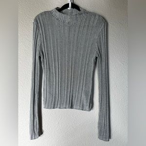 Silver long sleeve turtleneck Size (L)